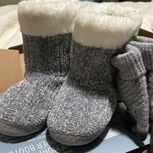 Cozy Gray Boots and gloves.